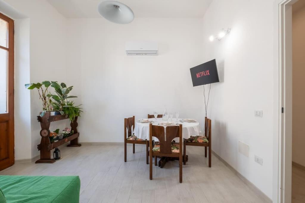 Appartamento Casa Ofride -Centro-Poetto 10 Min-Wi-Fi-Netflix Cagliari Esterno foto