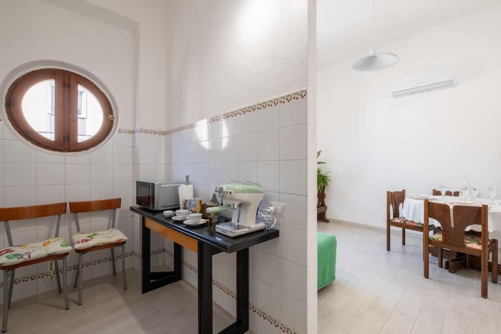 Appartamento Casa Ofride -Centro-Poetto 10 Min-Wi-Fi-Netflix Cagliari Esterno foto
