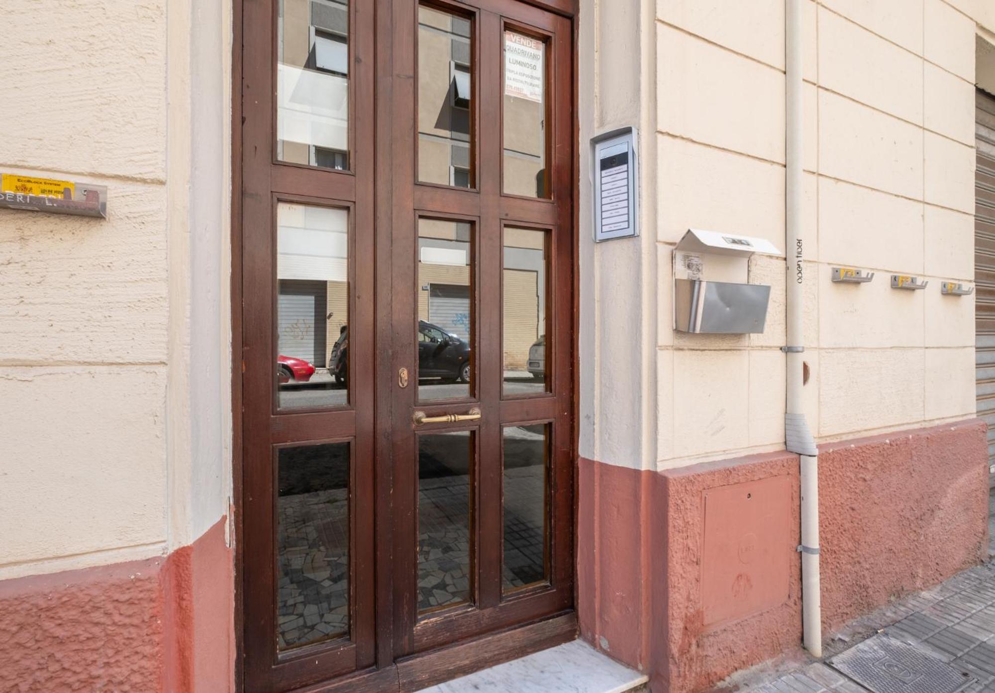 Appartamento Casa Ofride -Centro-Poetto 10 Min-Wi-Fi-Netflix Cagliari Esterno foto